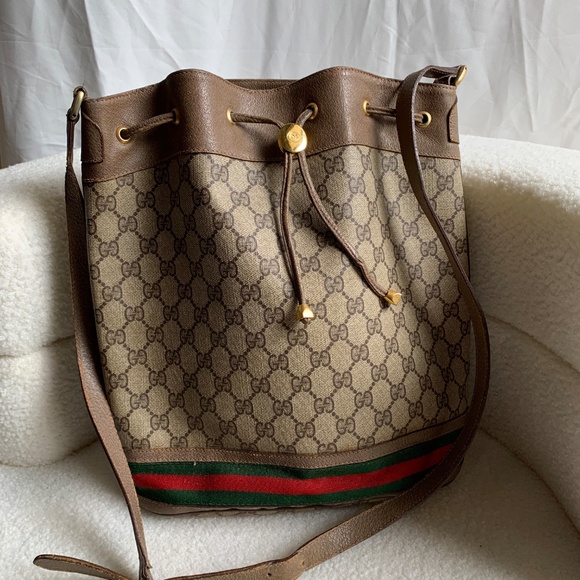 Gucci Handbags - FIRM Authentic Gucci GG Vintage Supreme Ophidia Bucket